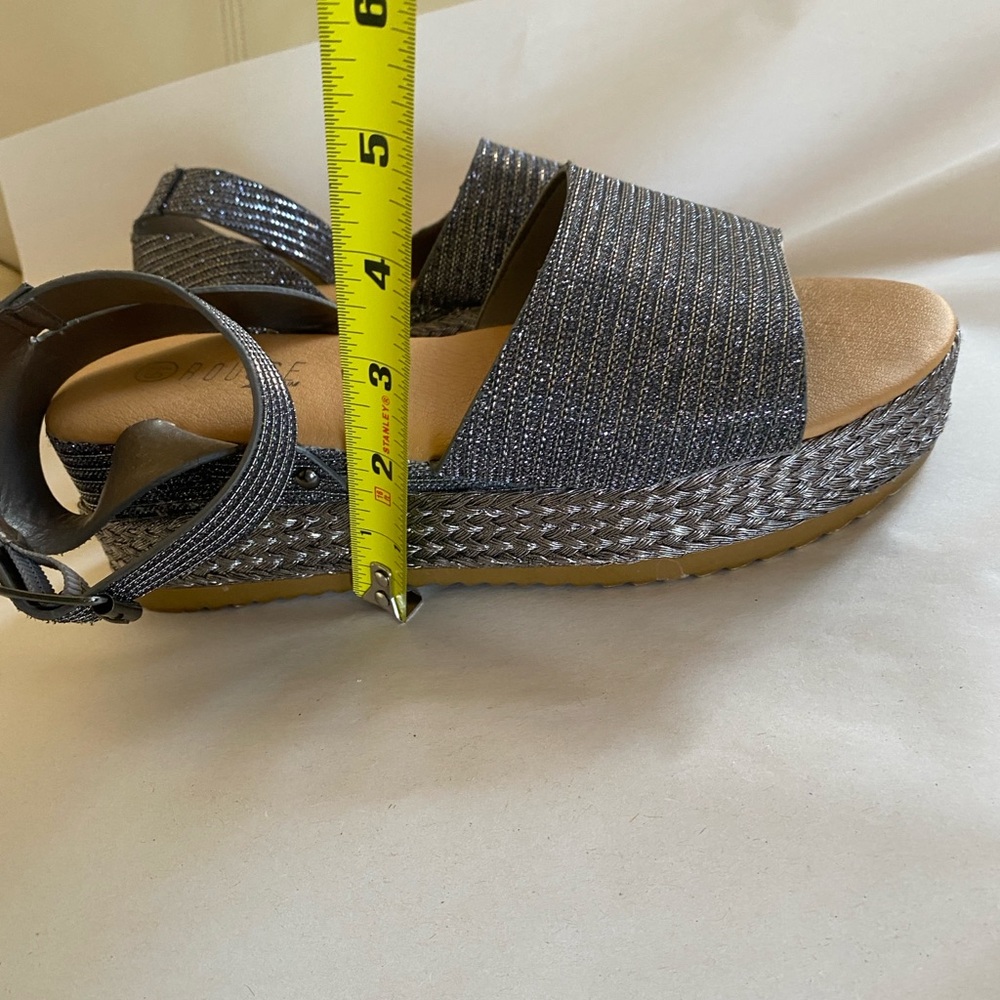 Rouge Helium Silver Gray Sandals with Textured Design - Picture 9 of 10